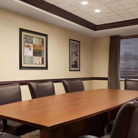 Wingate By Wyndham Southport Hotel Екстериор снимка
