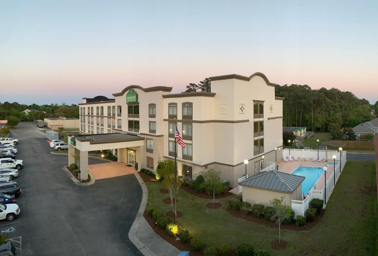 Wingate By Wyndham Southport Hotel Екстериор снимка