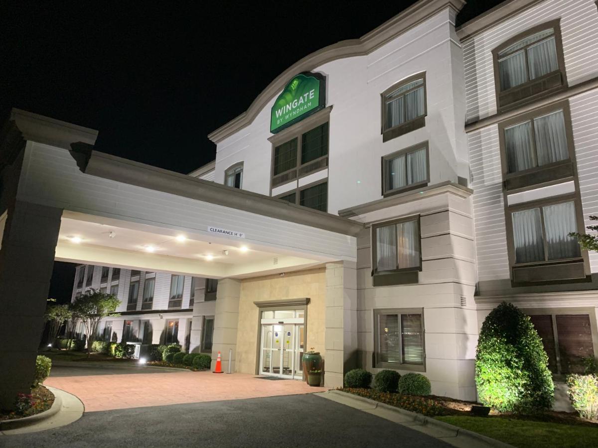 Wingate By Wyndham Southport Hotel Екстериор снимка