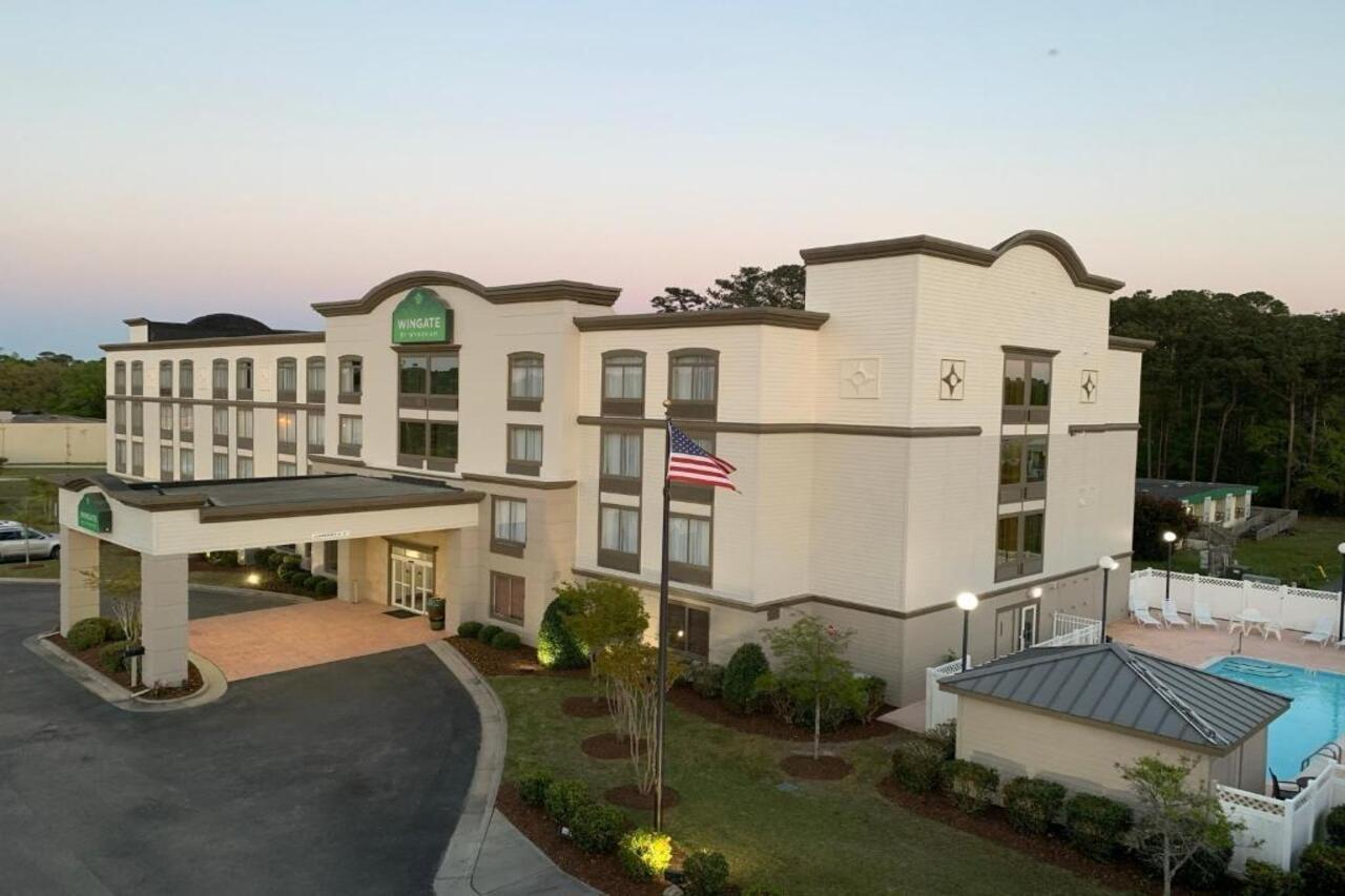 Wingate By Wyndham Southport Hotel Екстериор снимка