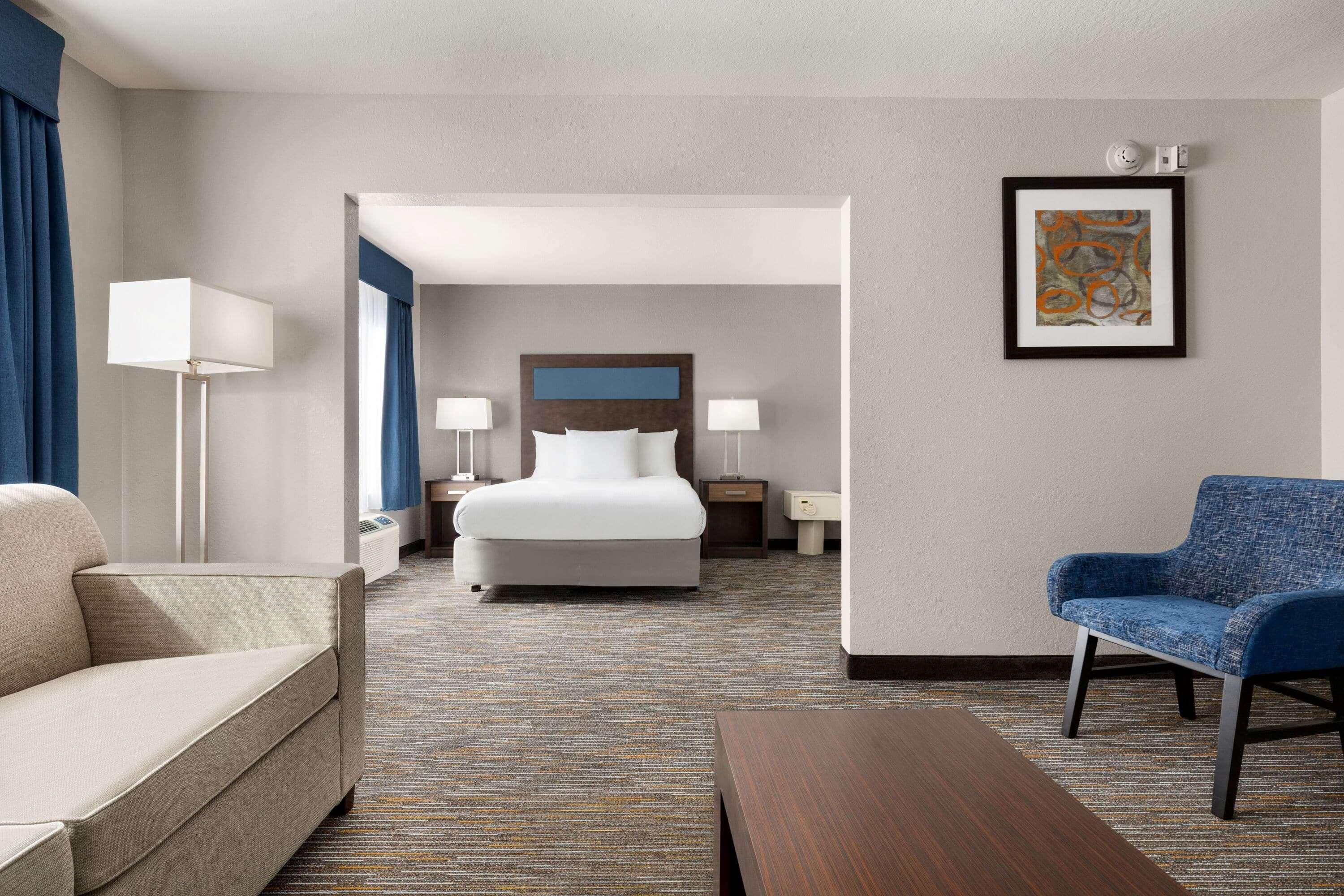 Wingate By Wyndham Southport Hotel Екстериор снимка
