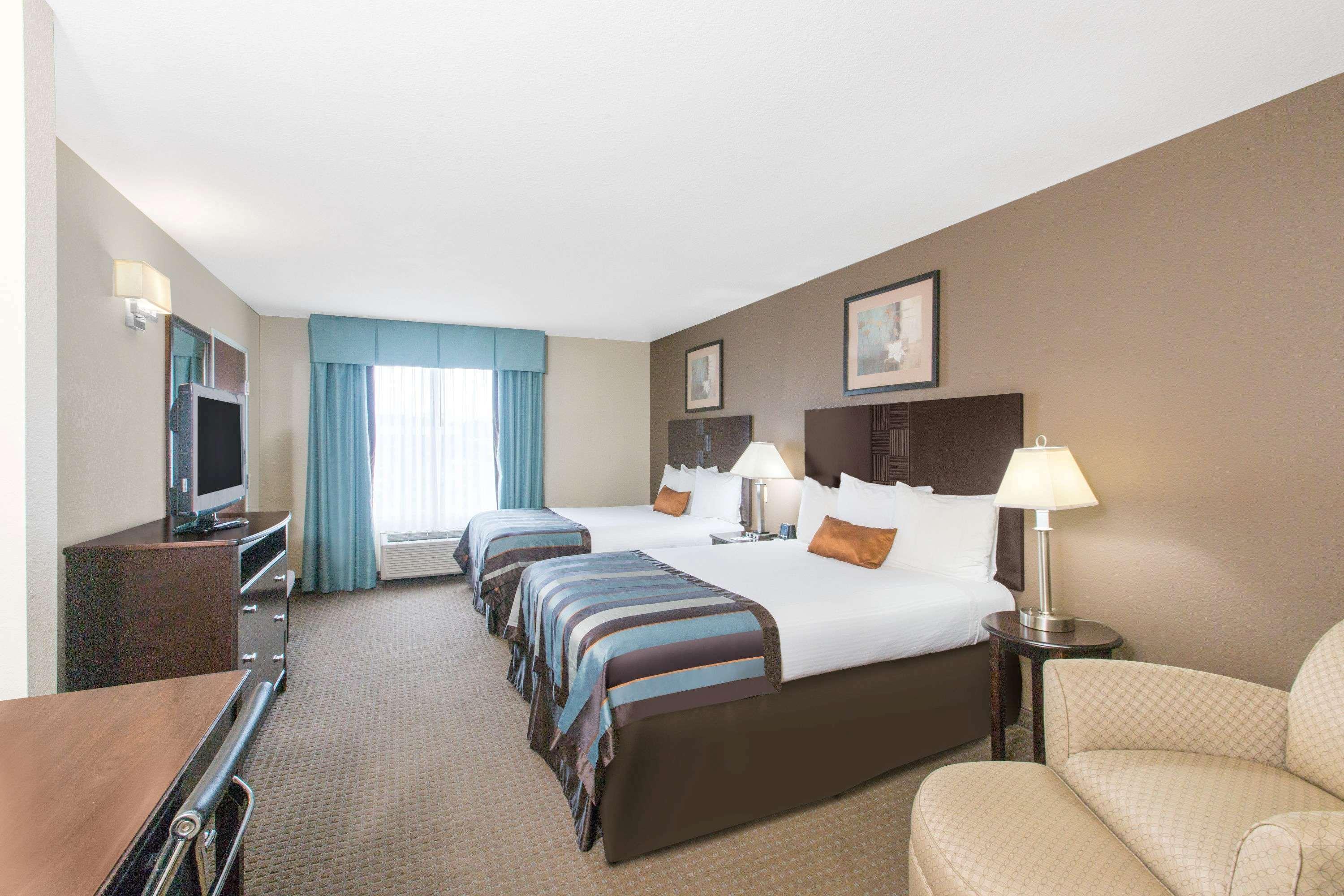 Wingate By Wyndham Southport Hotel Екстериор снимка