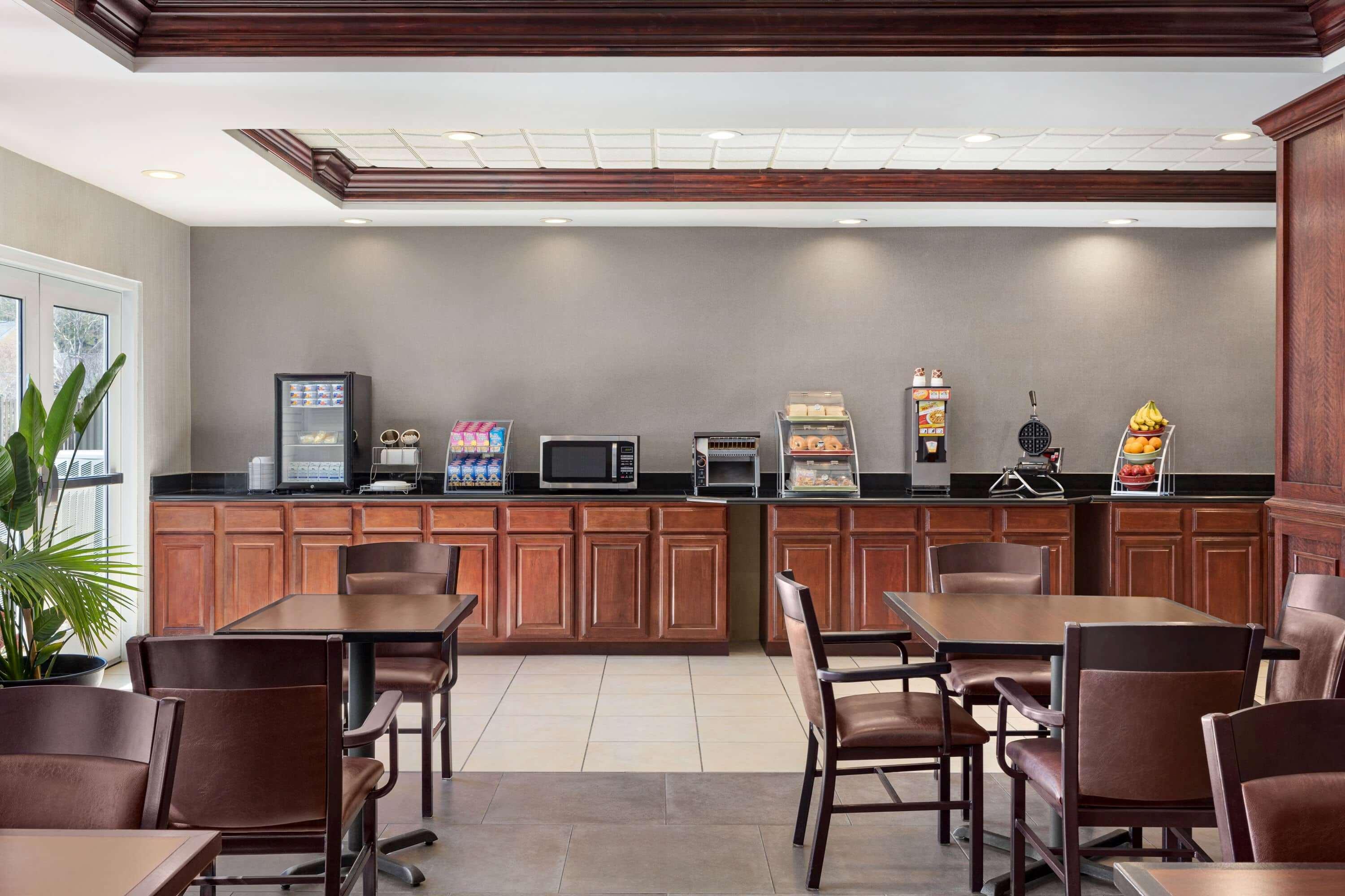 Wingate By Wyndham Southport Hotel Екстериор снимка
