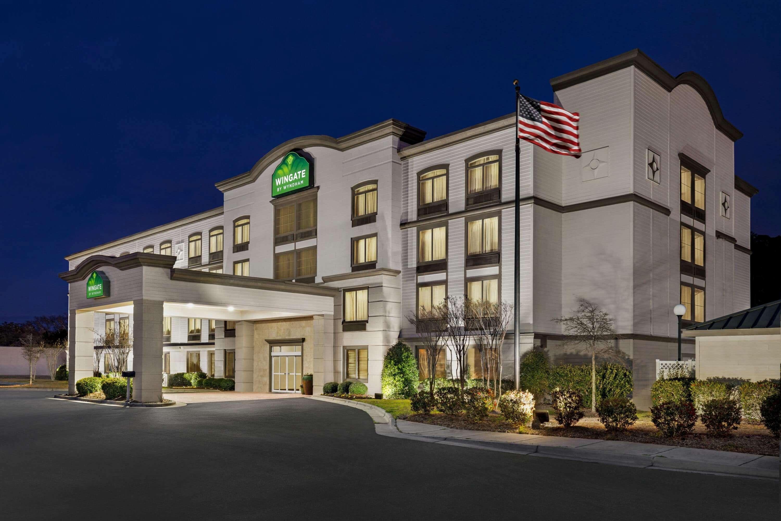 Wingate By Wyndham Southport Hotel Екстериор снимка