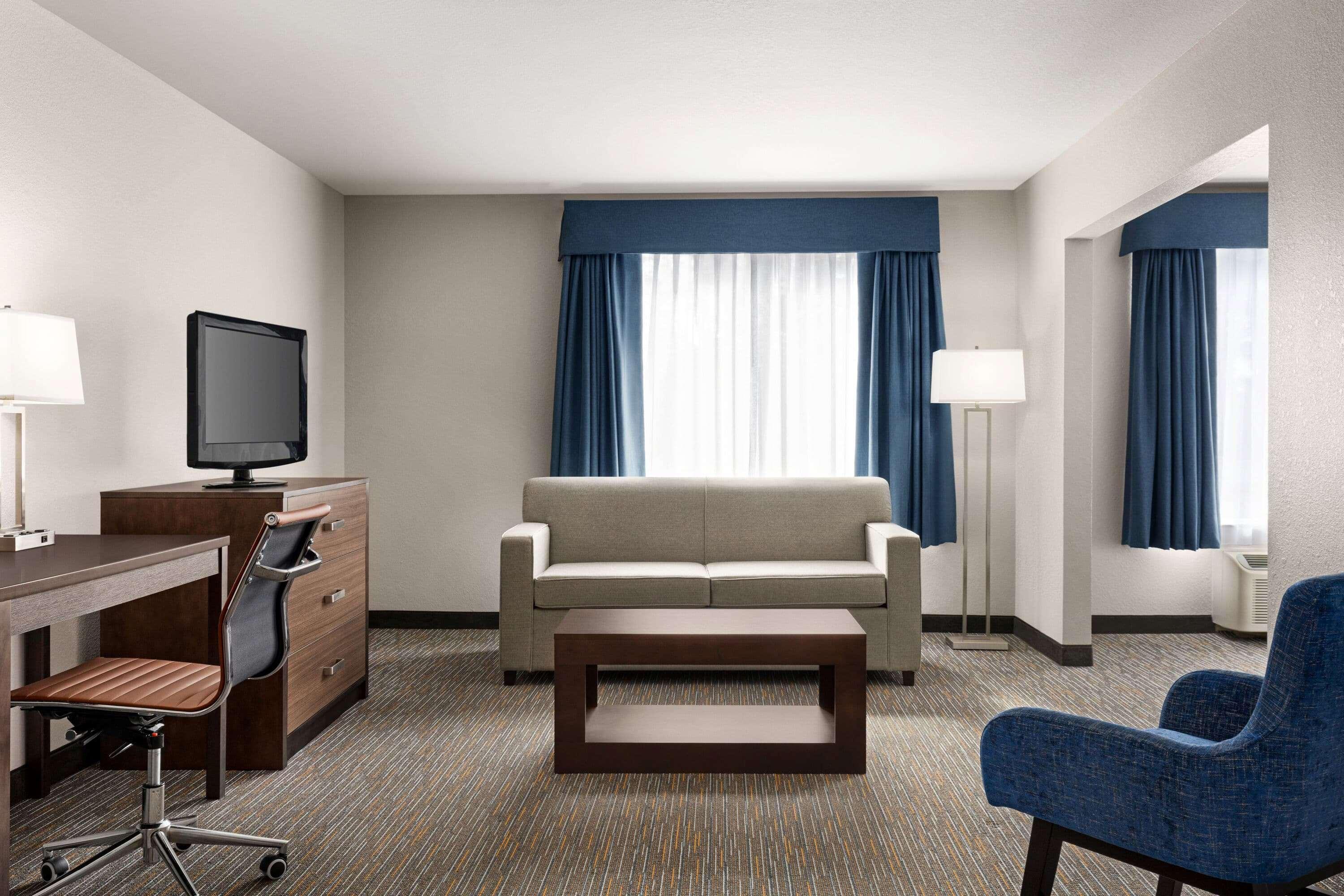 Wingate By Wyndham Southport Hotel Екстериор снимка