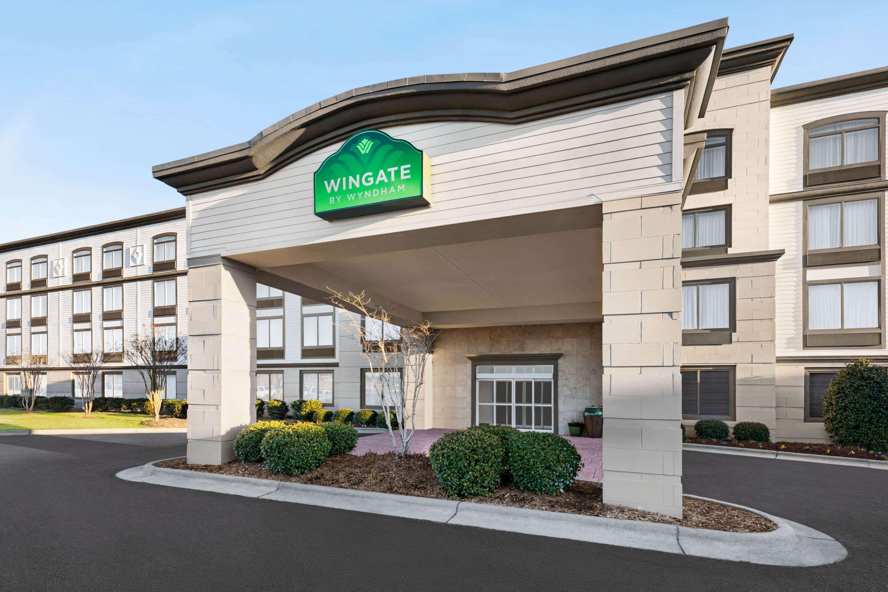 Wingate By Wyndham Southport Hotel Екстериор снимка