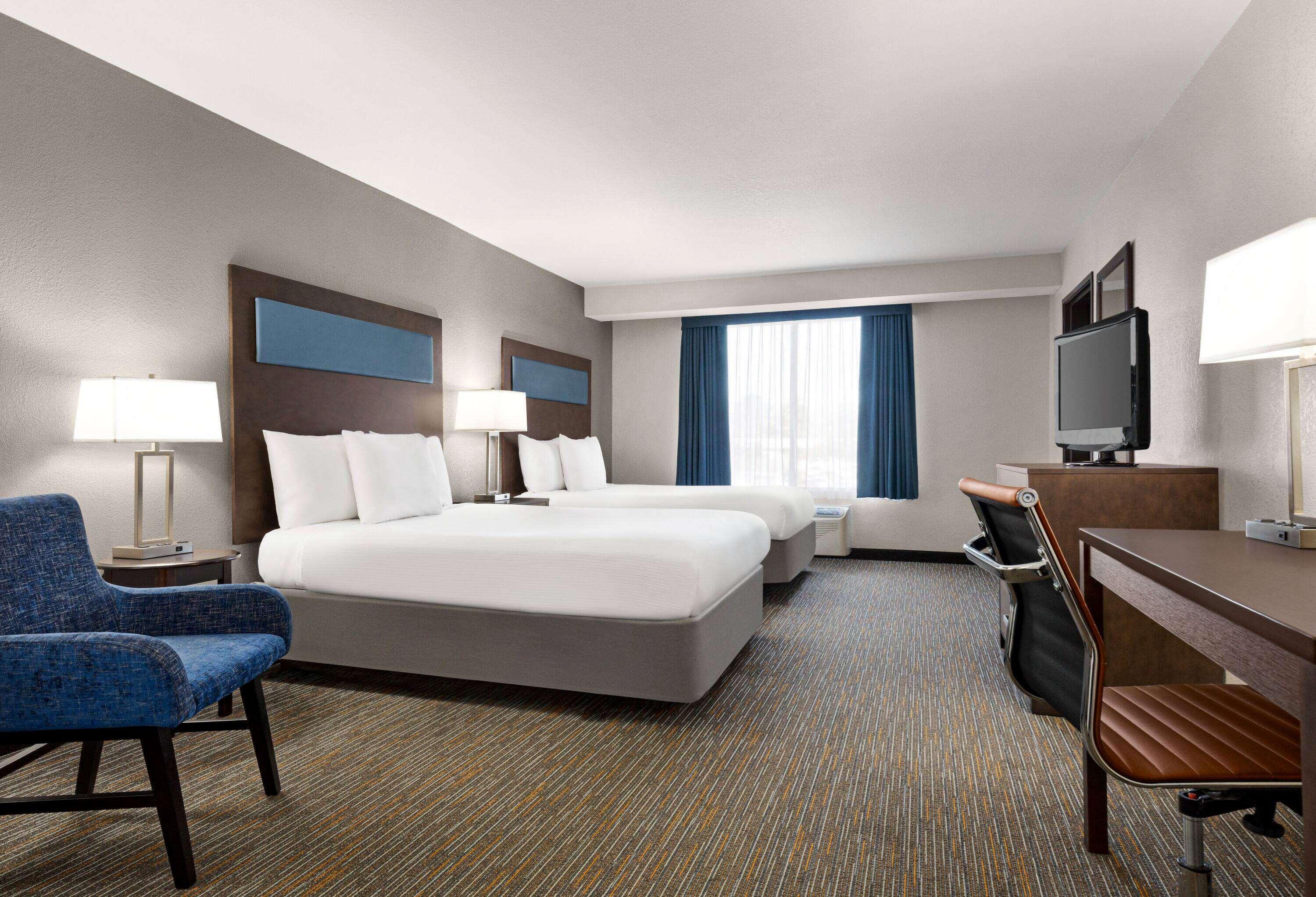 Wingate By Wyndham Southport Hotel Екстериор снимка