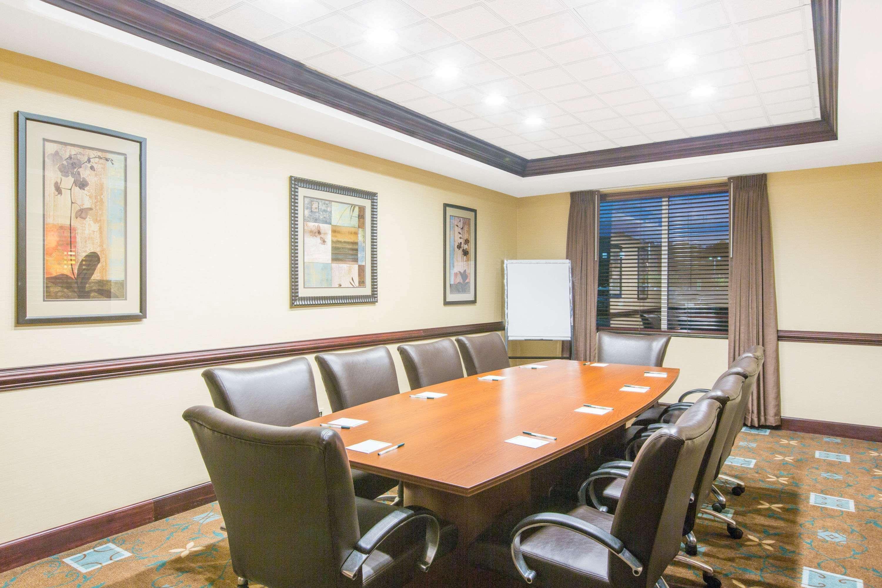 Wingate By Wyndham Southport Hotel Екстериор снимка
