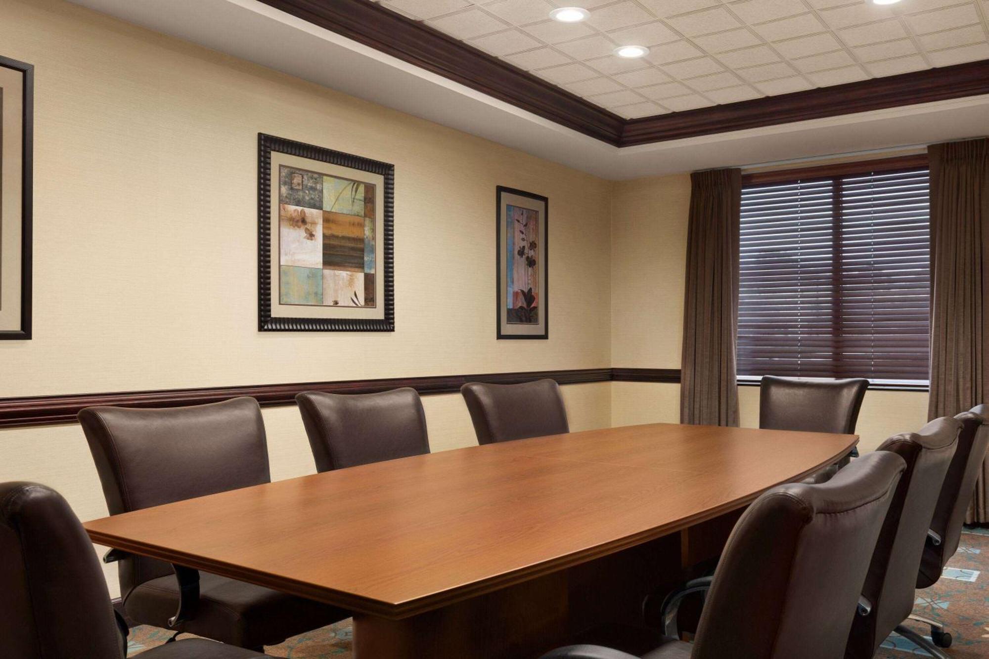 Wingate By Wyndham Southport Hotel Екстериор снимка